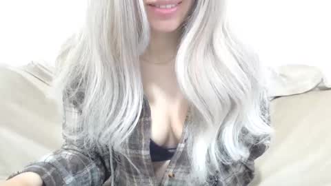 Snapshot of camillebunny chatting on 04.25.26 CamilleBunny online show from 04.25.26