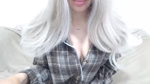 Snapshot of camillebunny chatting on 04.29.26 CamilleBunny online show from 04.29.26