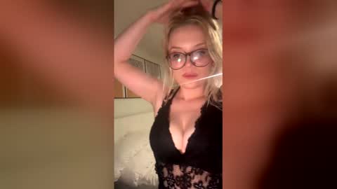 Snapshot of camilleclairexo chatting on 03.26.26 camilleclairexo online show from 03.26.26