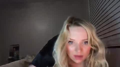 Snapshot of camilleclairexo chatting on 04.04.26 camilleclairexo online show from 04.04.26