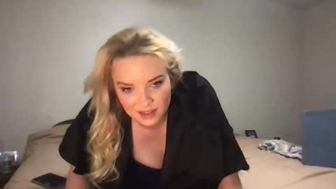Snapshot of camilleclairexo chatting on 04.05.26 camilleclairexo online show from 04.05.26