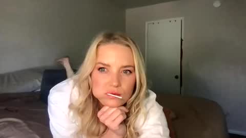 Snapshot of camilleclairexo chatting on 04.20.26 camilleclairexo online show from 04.20.26