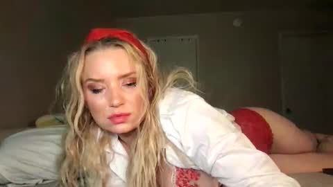 Snapshot of camilleclairexo chatting on 04.25.26 camilleclairexo online show from 04.25.26