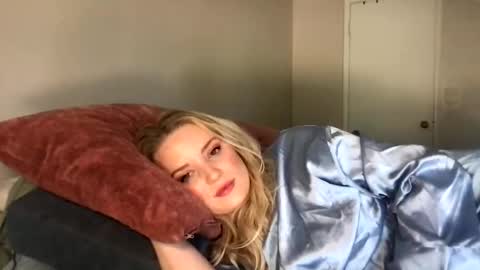 Snapshot of camilleclairexo chatting on 04.27.26 camilleclairexo online show from 04.27.26