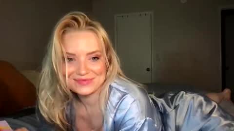Snapshot of camilleclairexo chatting on 05.05.26 camilleclairexo online show from 05.05.26