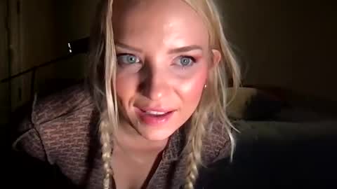 Snapshot of camilleclairexo chatting on 05.12.26 camilleclairexo online show from 05.12.26