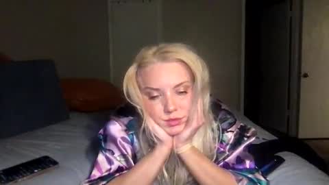 Snapshot of camilleclairexo chatting on 05.13.26 camilleclairexo online show from 05.13.26