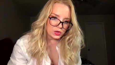 Snapshot of camilleclairexo chatting on 05.15.26 camilleclairexo online show from 05.15.26