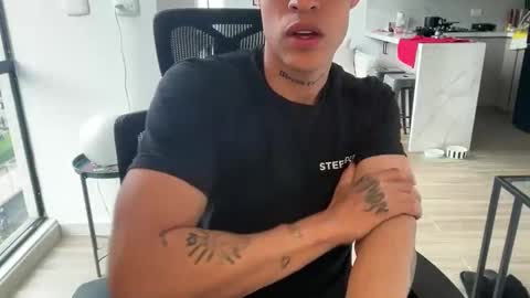 Snapshot of camilo__ chatting on 05.19.26 camilo online show from 05.19.26