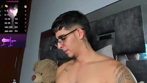 Snapshot of camilo_ospina_ chatting on 10.31.25 INDEPENDENT MODEL online show from 10.31.25