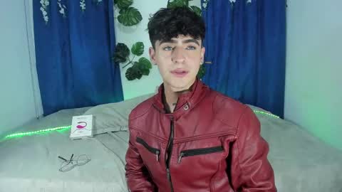 Snapshot of camilo_xcam chatting on 03.10.25 CAMILO online show from 03.10.25