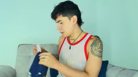 Snapshot of camilo_xcam chatting on 09.28.25 CAMILO online show from 09.28.25