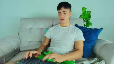 Snapshot of camilo_xcam chatting on 10.13.25 CAMILO online show from 10.13.25