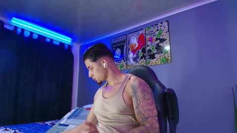 Snapshot of camiloalvarezzz3 chatting on 10.25.25 CAMILO online show from 10.25.25