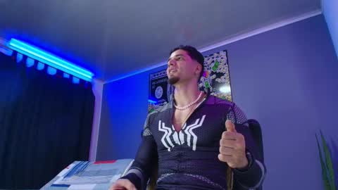 Snapshot of camiloalvarezzz3 chatting on 10.31.25 CAMILO online show from 10.31.25