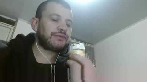 Snapshot of camiloking17 chatting on 01.20.25 camilo online show from 01.20.25
