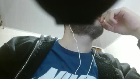 Snapshot of camiloking17 chatting on 12.14.25 camilo online show from 12.14.25