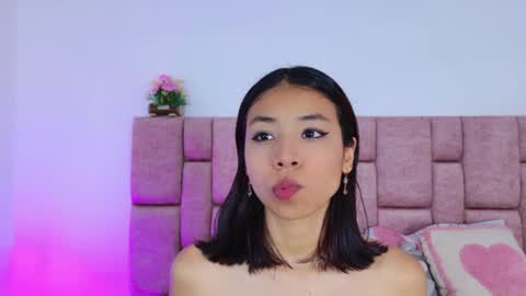 Snapshot of camiluxe chatting on 11.19.25 camiluxe online show from 11.19.25