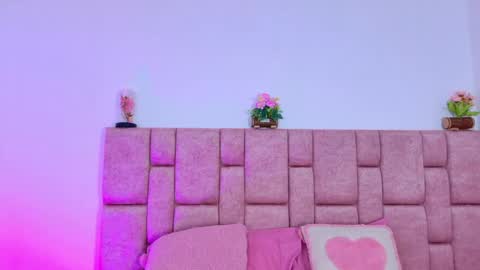 Snapshot of camiluxe chatting on 11.27.25 camiluxe online show from 11.27.25