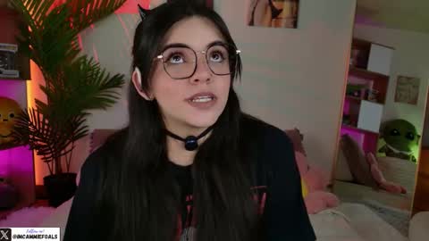 Snapshot of cammiefoalss chatting on 09.08.25 Lets reach 200 thumbs up online show from 09.08.25