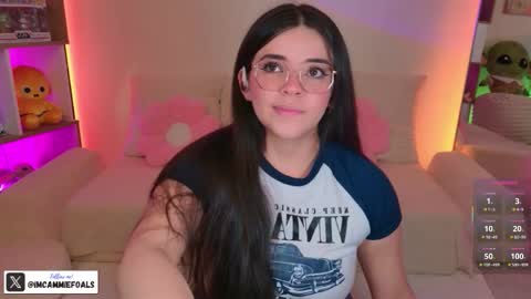 Snapshot of cammiefoalss chatting on 11.05.25 Lets reach 200 thumbs up online show from 11.05.25