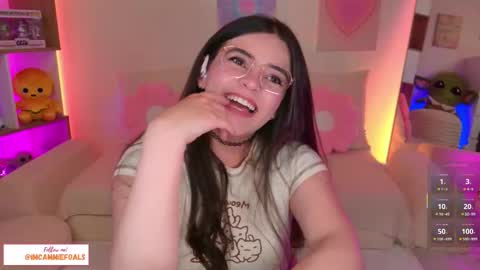 Snapshot of cammiefoalss chatting on 11.12.25 Lets reach 200 thumbs up online show from 11.12.25