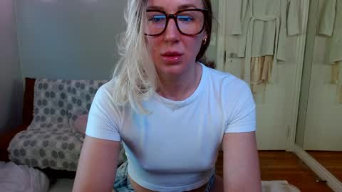Snapshot of candicamgirl chatting on 04.07.26 MissCandiJones online show from 04.07.26