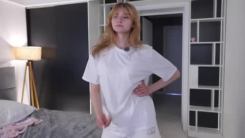 Snapshot of candicemedine chatting on 05.19.26 candicemedine online show from 05.19.26