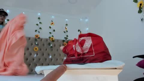 Candie  online show from 09.15.25