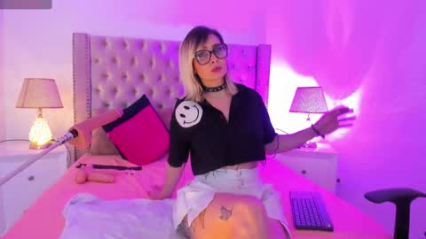 Candie  online show from 10.14.25