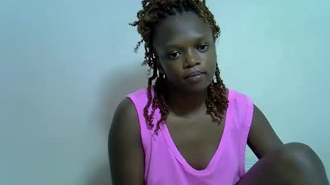 Snapshot of candiemaya chatting on 10.06.25 candiemaya online show from 10.06.25