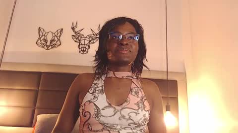 Snapshot of candy_lovee6 chatting on 10.06.25 CANDY LOVE DANNA online show from 10.06.25