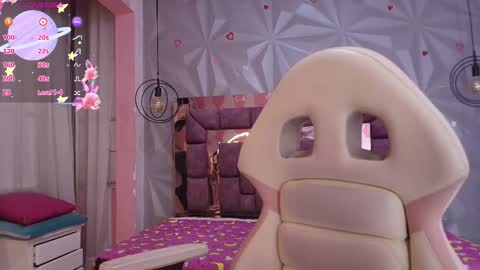 Snapshot of candy_morgan412 chatting on 10.07.25 Ania online show from 10.07.25