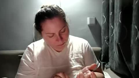 Laura online show from 12.04.25