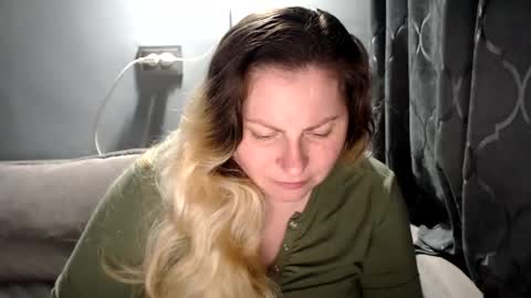 Laura online show from 04.12.26