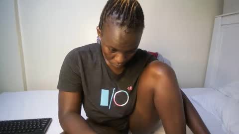 Snapshot of candycurly_ chatting on 10.16.25 candycurly_ online show from 10.16.25