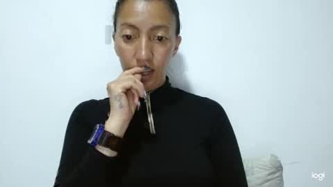 Snapshot of candymilfff chatting on 11.13.25 candymilfff online show from 11.13.25