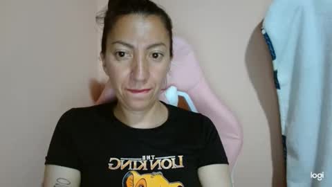 Snapshot of candymilfff chatting on 04.01.26 candymilfff online show from 04.01.26