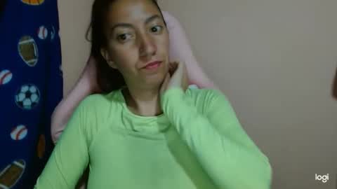 Snapshot of candymilfff chatting on 04.27.26 candymilfff online show from 04.27.26