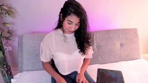 Snapshot of candyy_bella chatting on 02.14.25 Isabella online show from 02.14.25