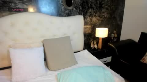 Snapshot of candyy_rain chatting on 12.02.25 Allison online show from 12.02.25