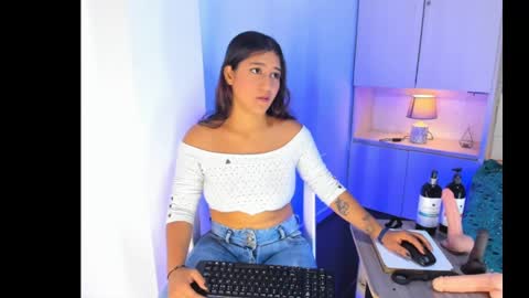  Dulce Maria  online show from 09.18.25