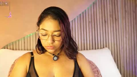 Canela Hot  online show from 03.29.26