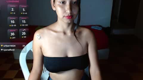 Snapshot of caneladeluxe chatting on 11.29.25 Violeta online show from 11.29.25