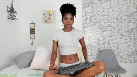 Snapshot of canhela1 chatting on 10.26.25 Canhela online show from 10.26.25