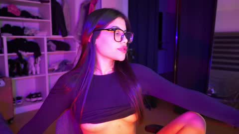 Snapshot of capriciousqueen chatting on 10.07.25 Miyah online show from 10.07.25