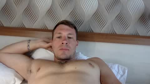 Snapshot of capt_oliver chatting on 05.06.26 follow my twitter online show from 05.06.26