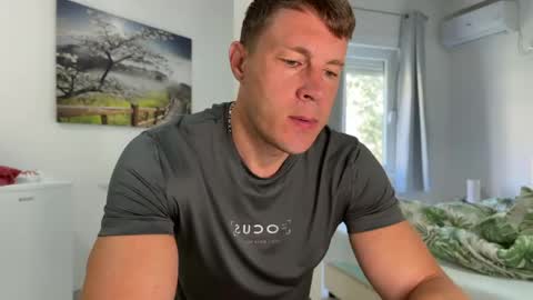 Snapshot of capt_oliver chatting on 05.25.26 follow my twitter online show from 05.25.26
