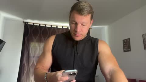 Snapshot of capt_oliver chatting on 06.05.26 follow my twitter online show from 06.05.26