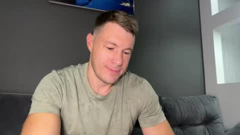 Snapshot of capt_oliver chatting on 06.15.26 follow my twitter online show from 06.15.26